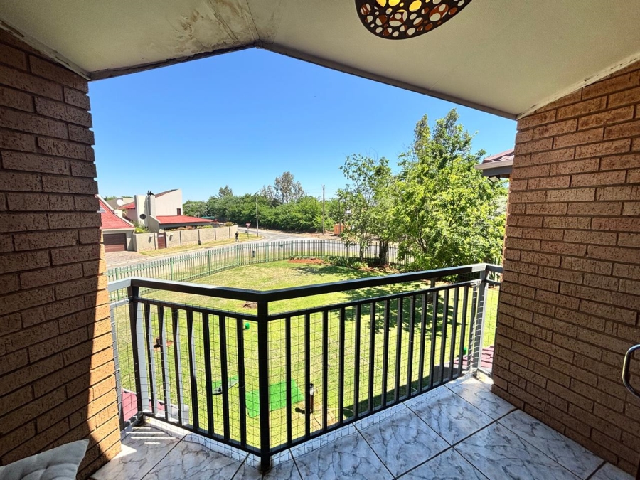 3 Bedroom Property for Sale in Mooivallei Park North West